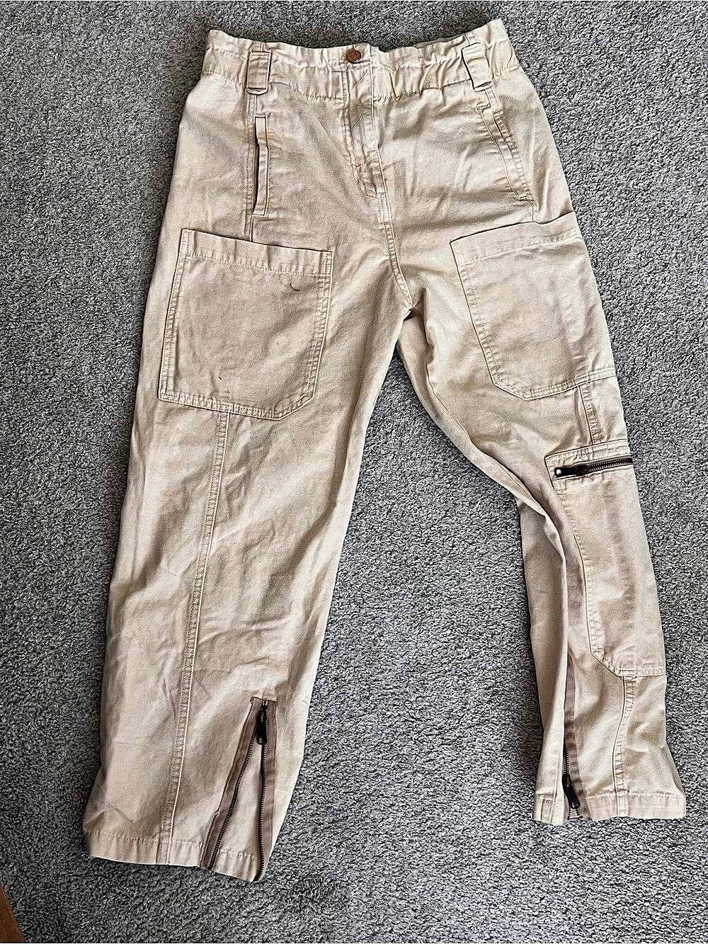 BDG Cargo Pants in Beige Size Small